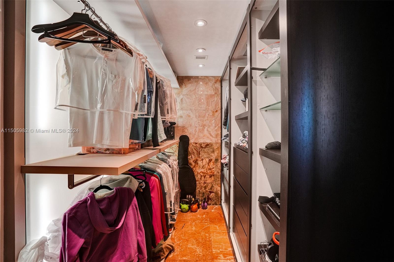 TRUMP ROYALE CONDO - Residential