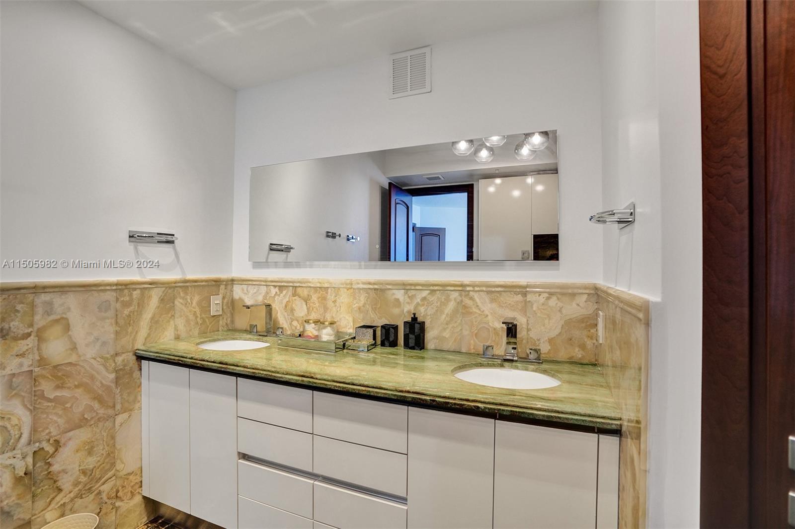 TRUMP ROYALE CONDO - Residential