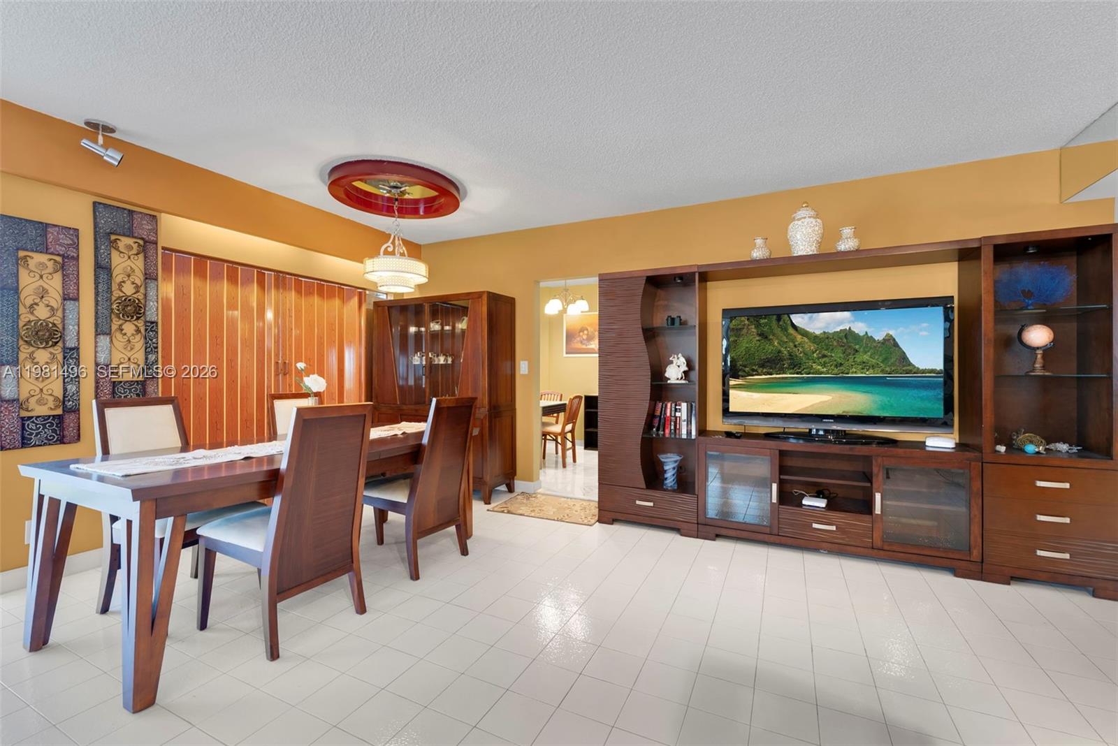 HILLCREST EAST NO 25 COND - Residential