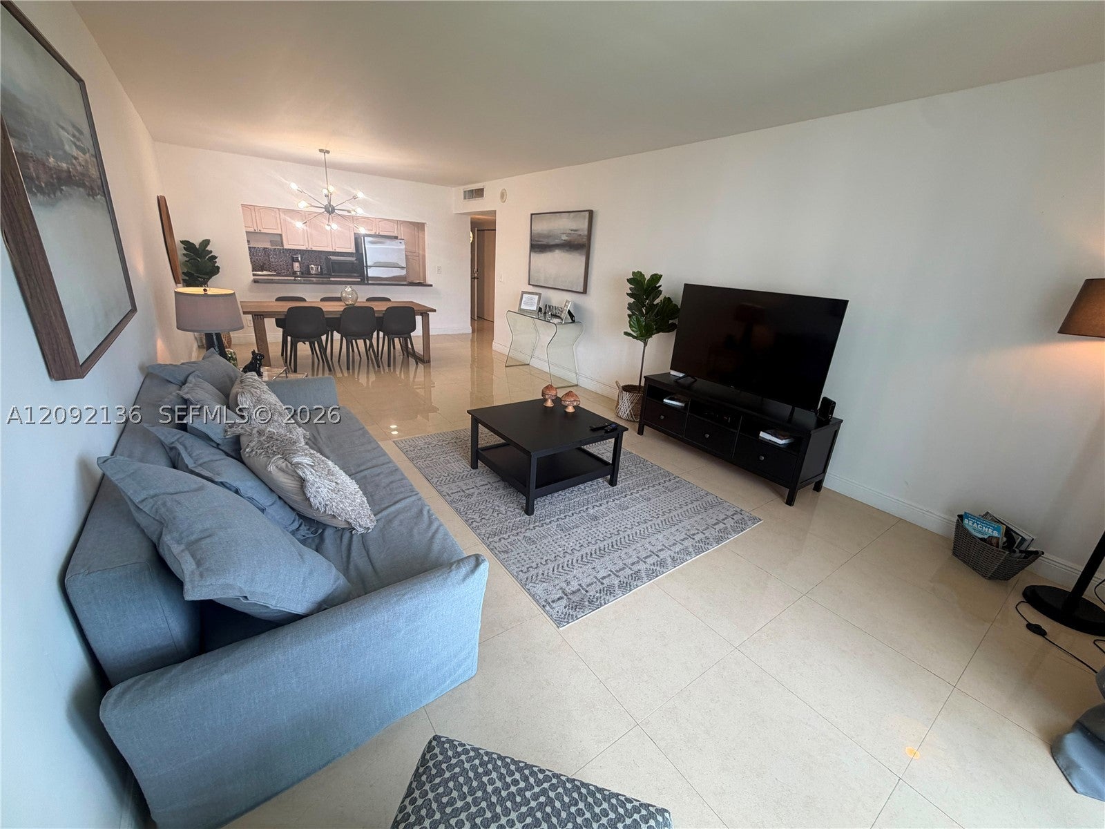 19370 Collins Ave 911