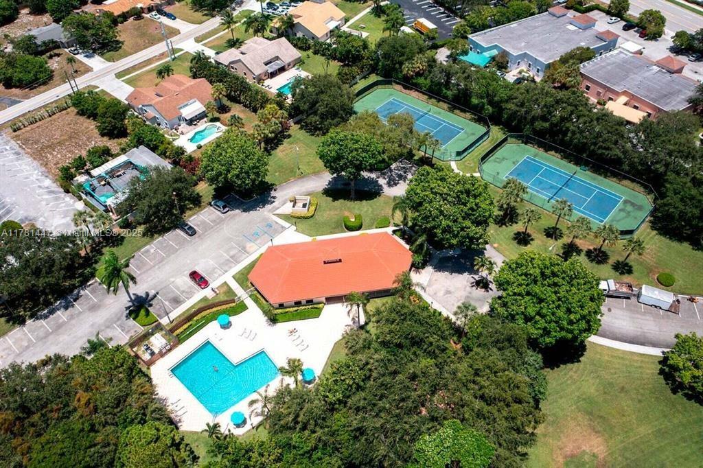 LAKE WINDWOOD CONDO - Residential