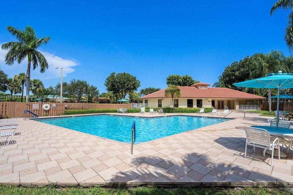 LAKE WINDWOOD CONDO - Residential