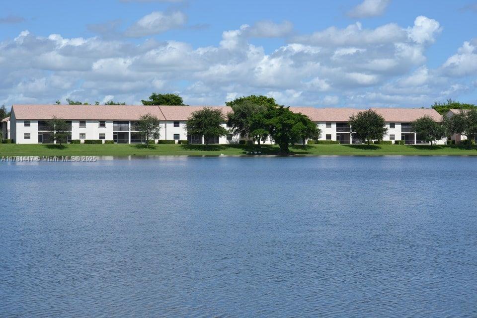 LAKE WINDWOOD CONDO - Residential