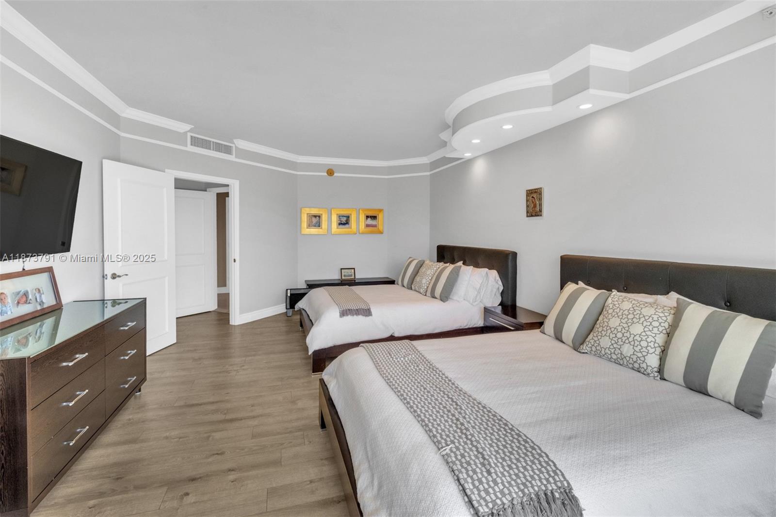 ATLANTIC III AT THE POINT - Residential Lease