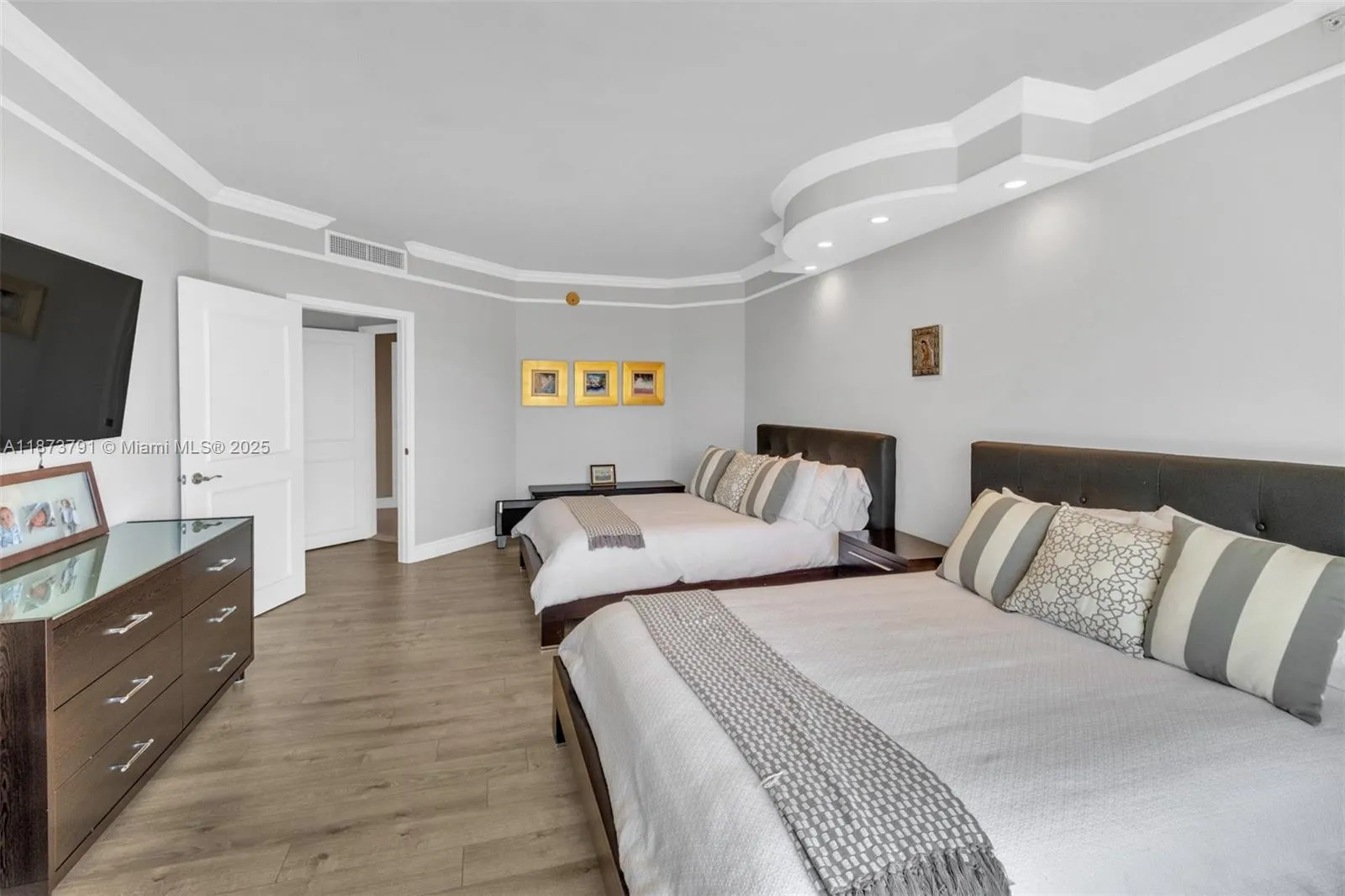 Aventura, Florida 33180, United States, 3 Bedrooms Bedrooms, ,4 BathroomsBathrooms,Residential,Active,205961