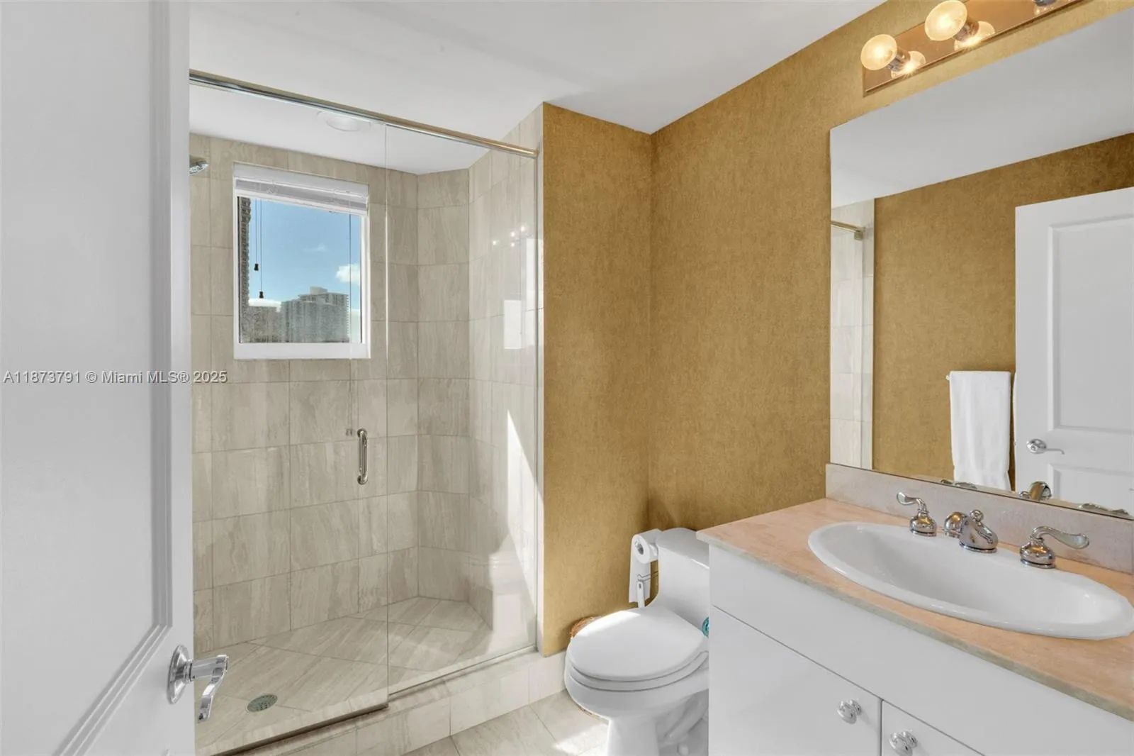 Aventura, Florida 33180, United States, 3 Bedrooms Bedrooms, ,4 BathroomsBathrooms,Residential,Active,205961