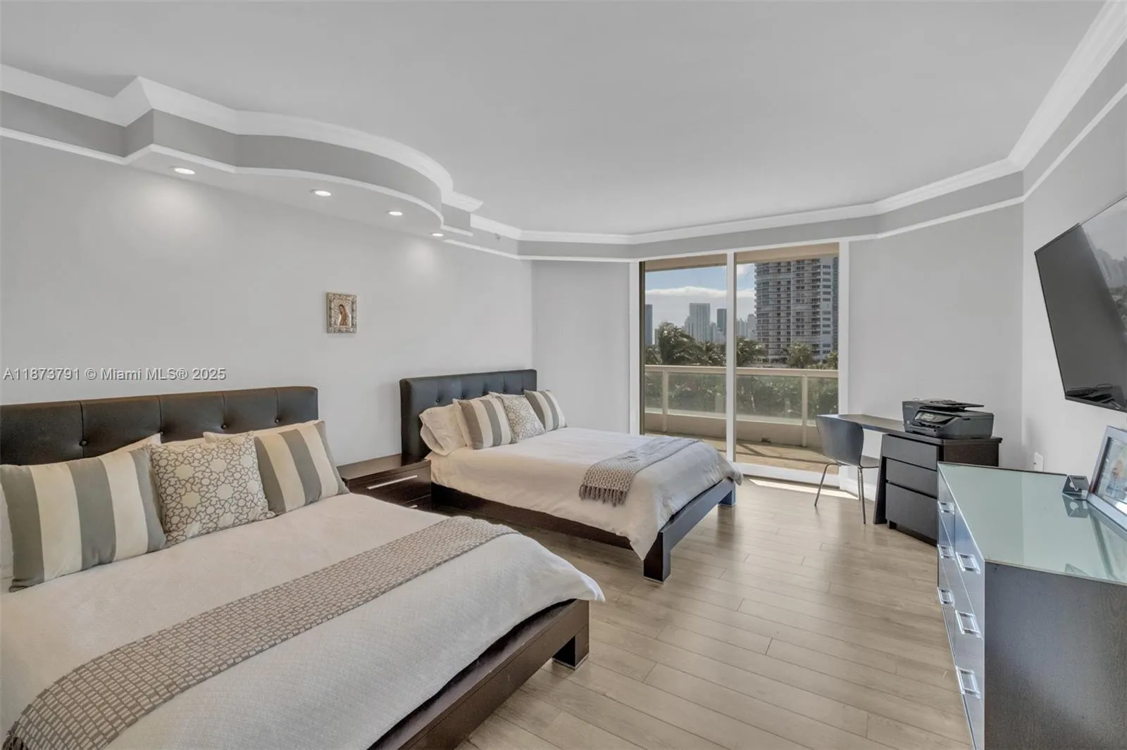 Aventura, Florida 33180, United States, 3 Bedrooms Bedrooms, ,4 BathroomsBathrooms,Residential,Active,205961