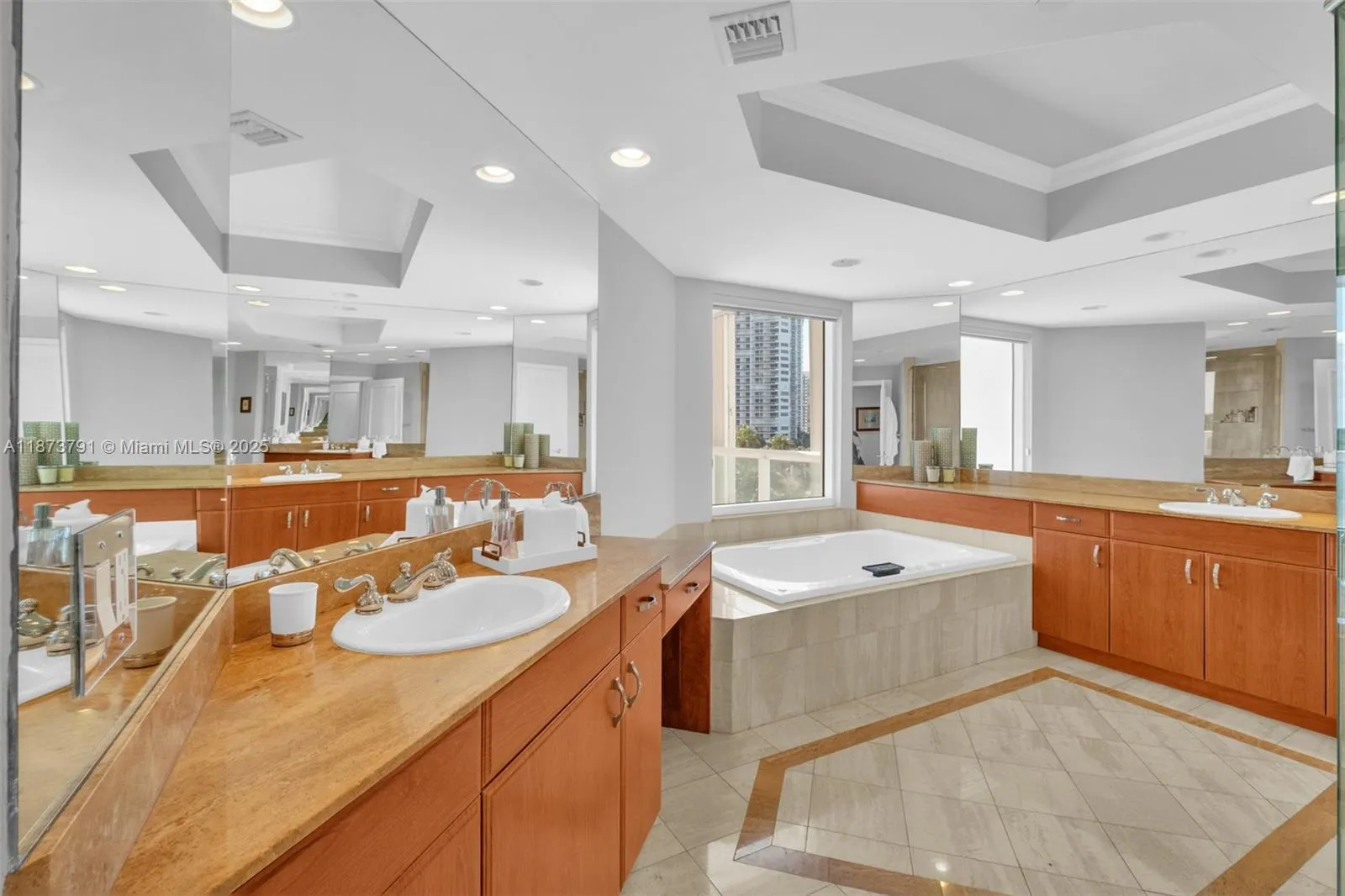 Aventura, Florida 33180, United States, 3 Bedrooms Bedrooms, ,4 BathroomsBathrooms,Residential,Active,205961