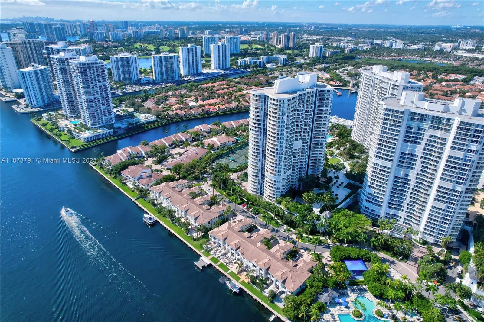 Aventura, Florida 33180, United States, 3 Bedrooms Bedrooms, ,4 BathroomsBathrooms,Residential,Active,205961