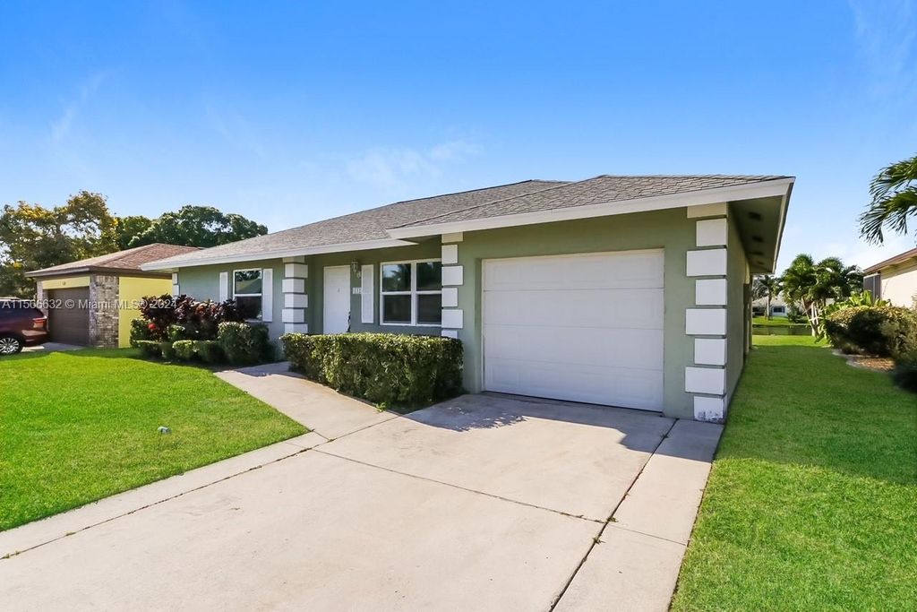 Photo of 132 Stillwater Cir, Jupiter, FL 33458 (MLS # A11566632)