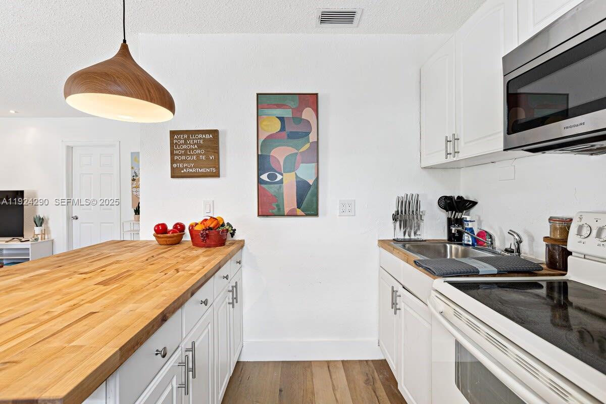 SAILBOAT BEND - Residential Lease