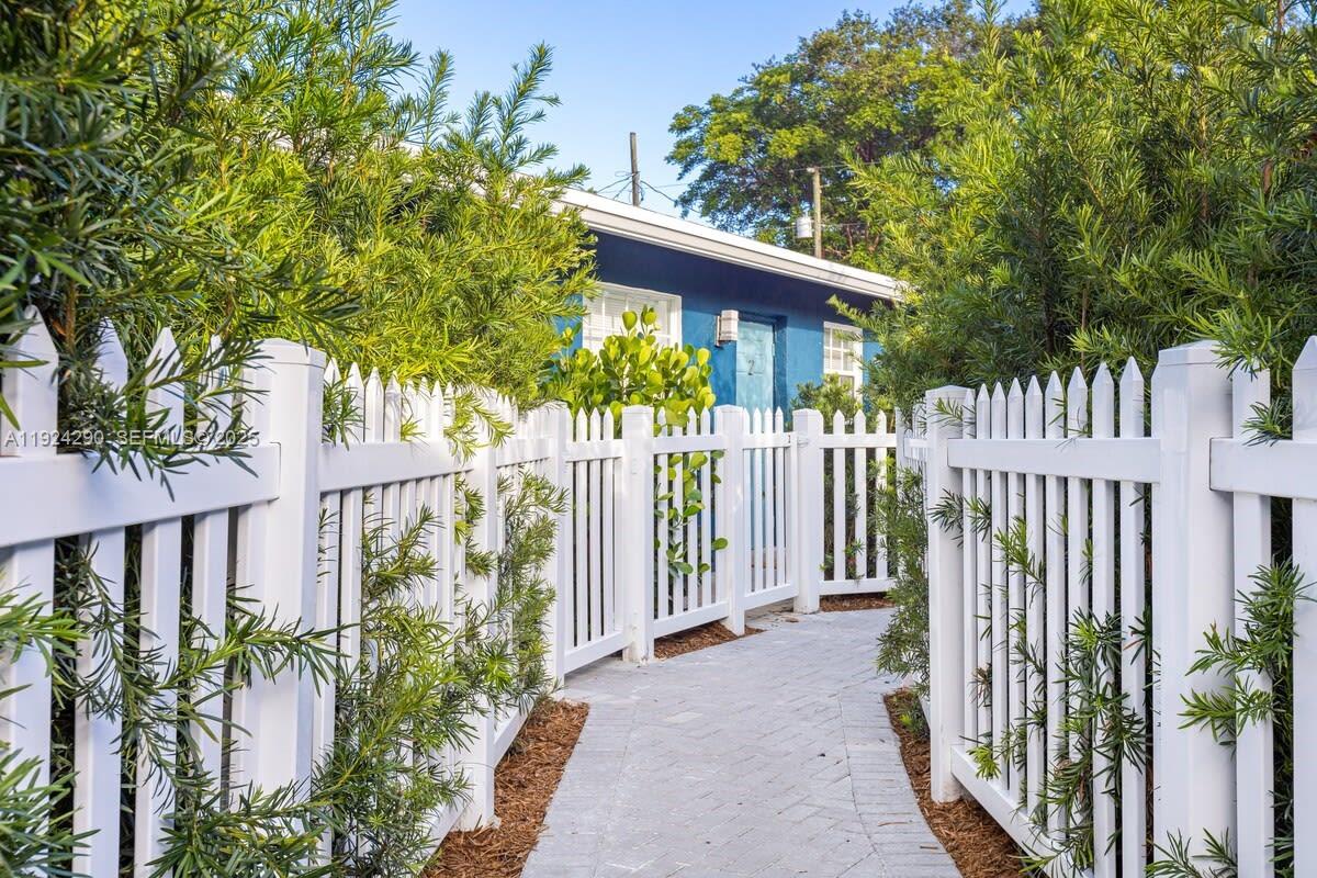 SAILBOAT BEND - Residential Lease