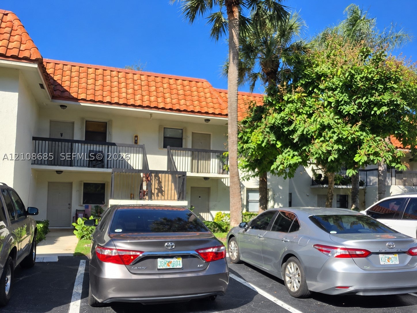 15813 W Waterside Cir 202