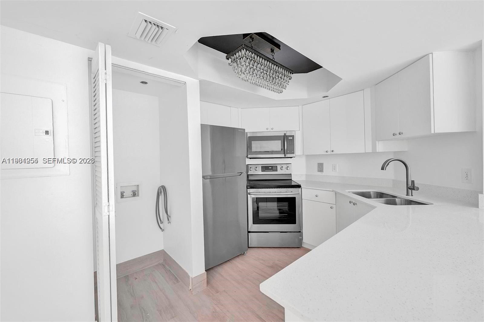 8911 Collins Ave 703