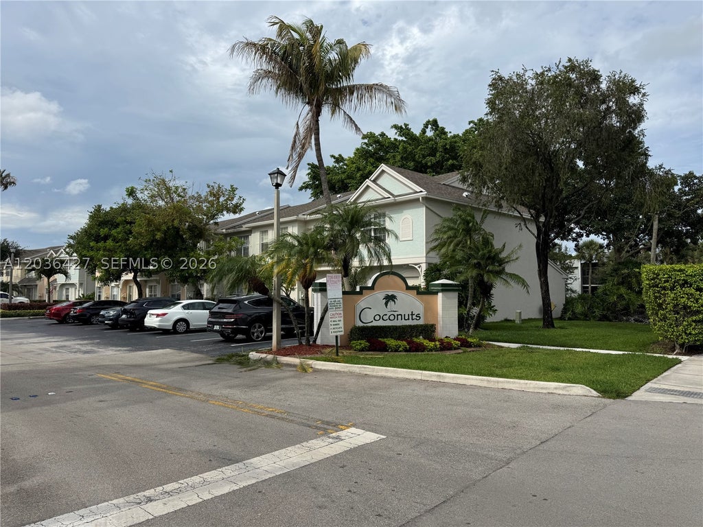Photo of 77 Simonton Cr Cir #77, Weston, FL 33326 (MLS # A12036427)