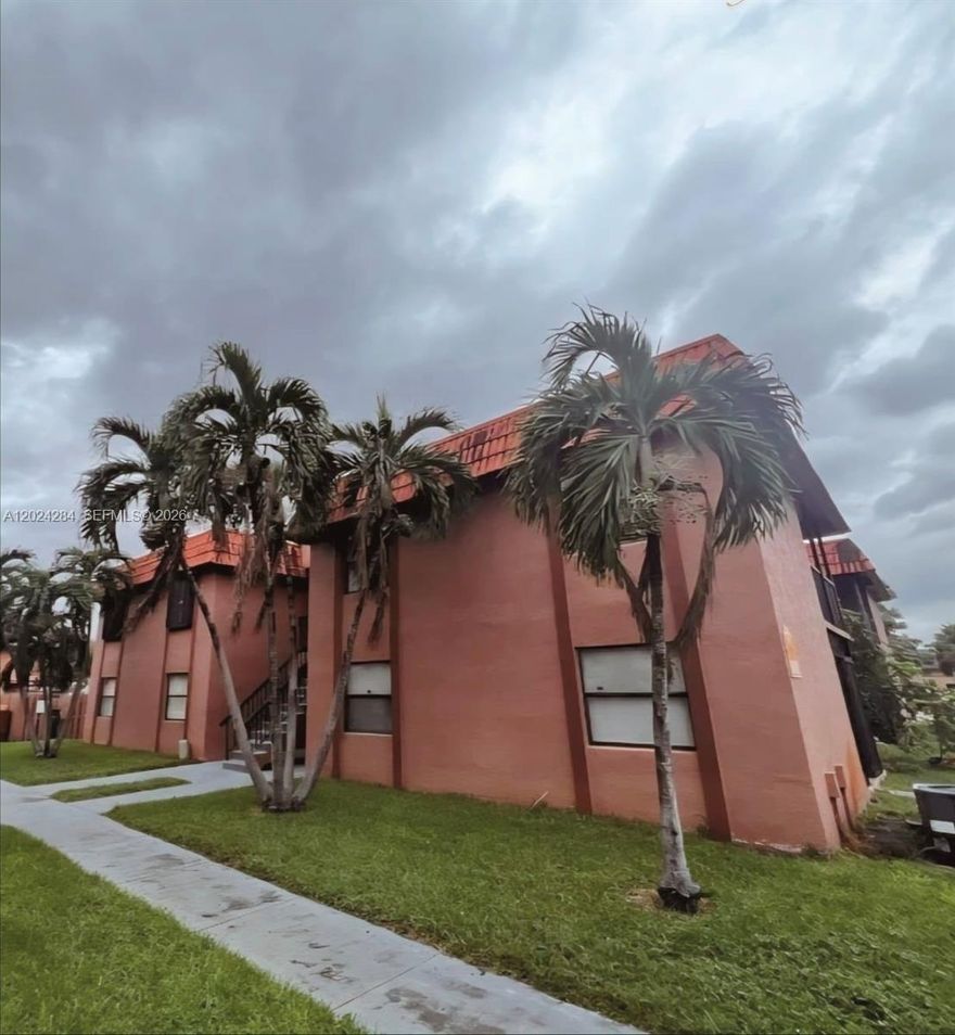 Spacious and centrallv locatec 3-bedroom, 2-bath condo in the desirable gated community of Lago Grande This bright and functional unit offers comfortable living spaces, abundant natural light, and access to great community amenities. Conveniently located near major highways, shopping, dining, parks, hospitals, and schools Excellent opportunity for homeowners or investors.