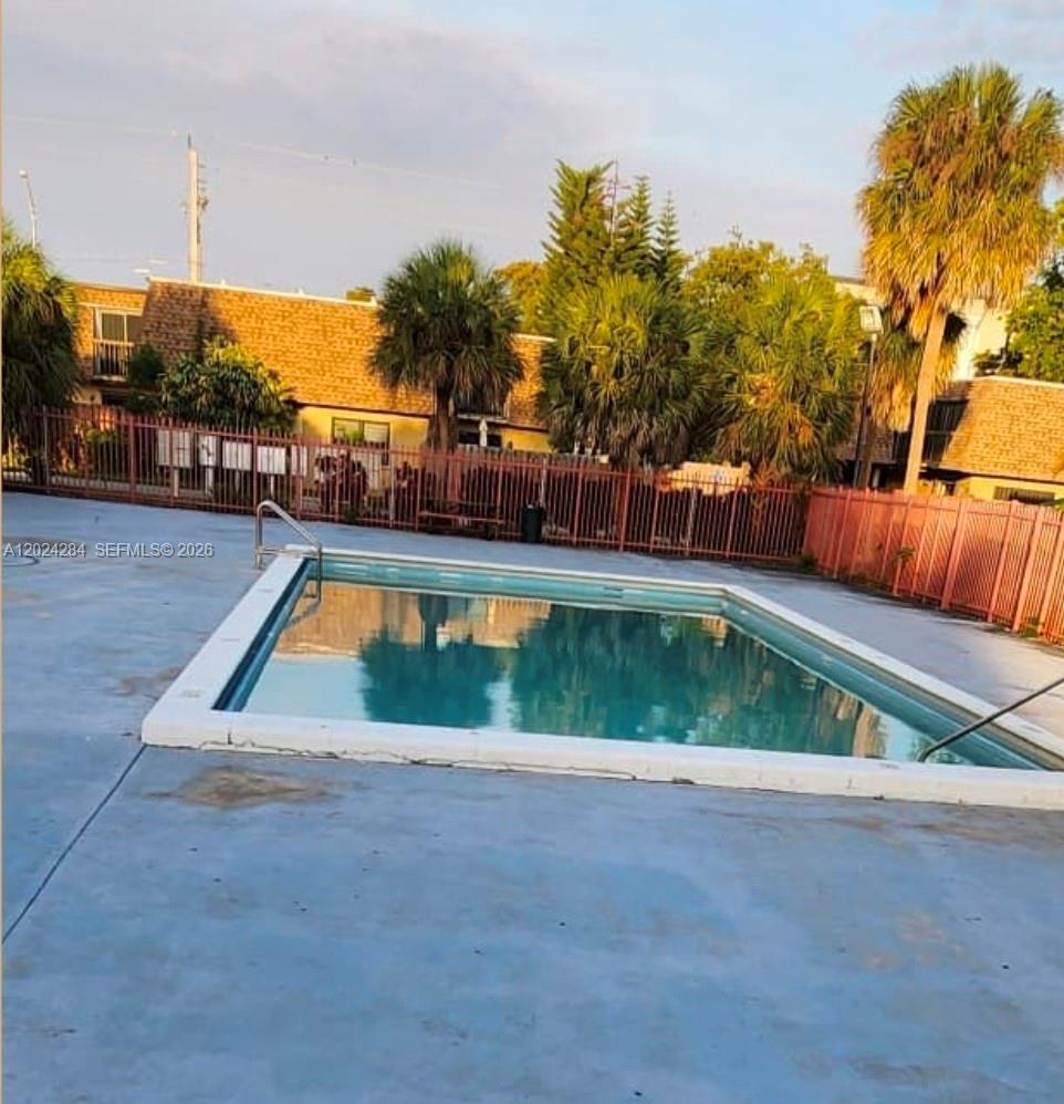LAGO GRANDE CONDO THREE C - Residential