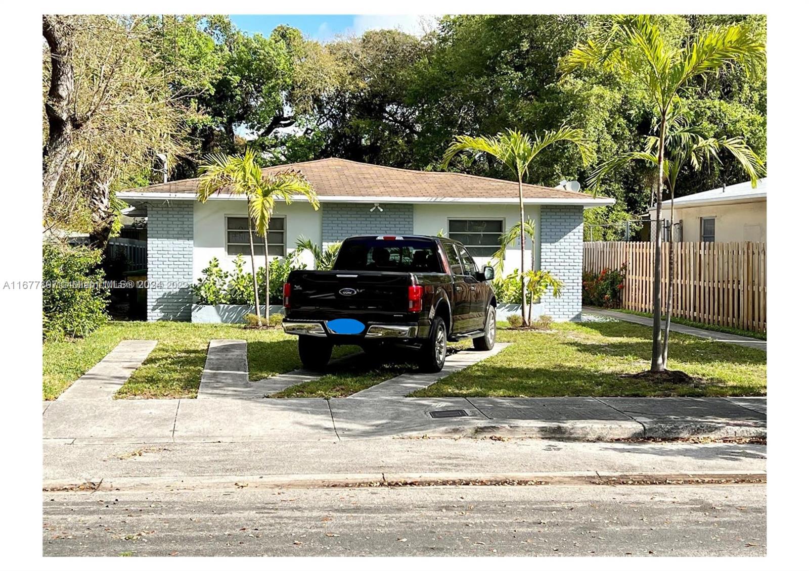 Great upcoming area close to all gyms, resturants, shopping amd 15 mins to the beach. 10 mins to Wynwood. Tenant credit score got to be 650 or higher. Please send a copy of the client drivers lic, Copy of one month paystubs, copy of credit report, Back ground check with all offers.