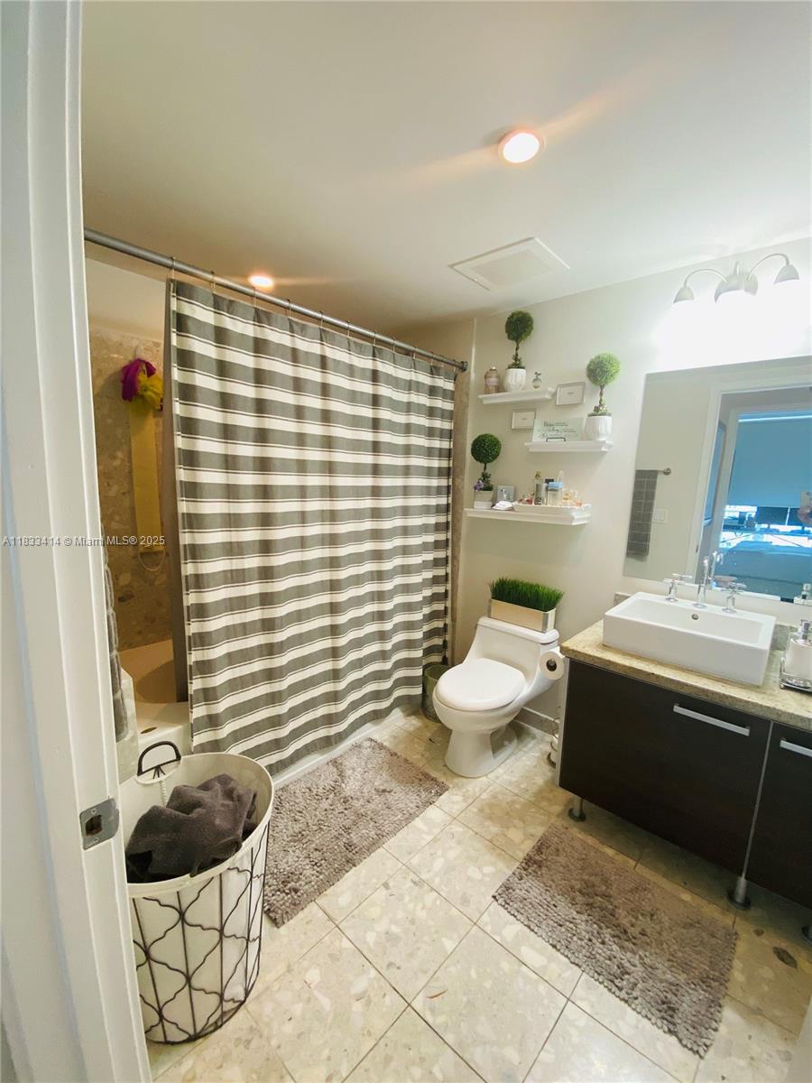 185 SW 7th St 2214