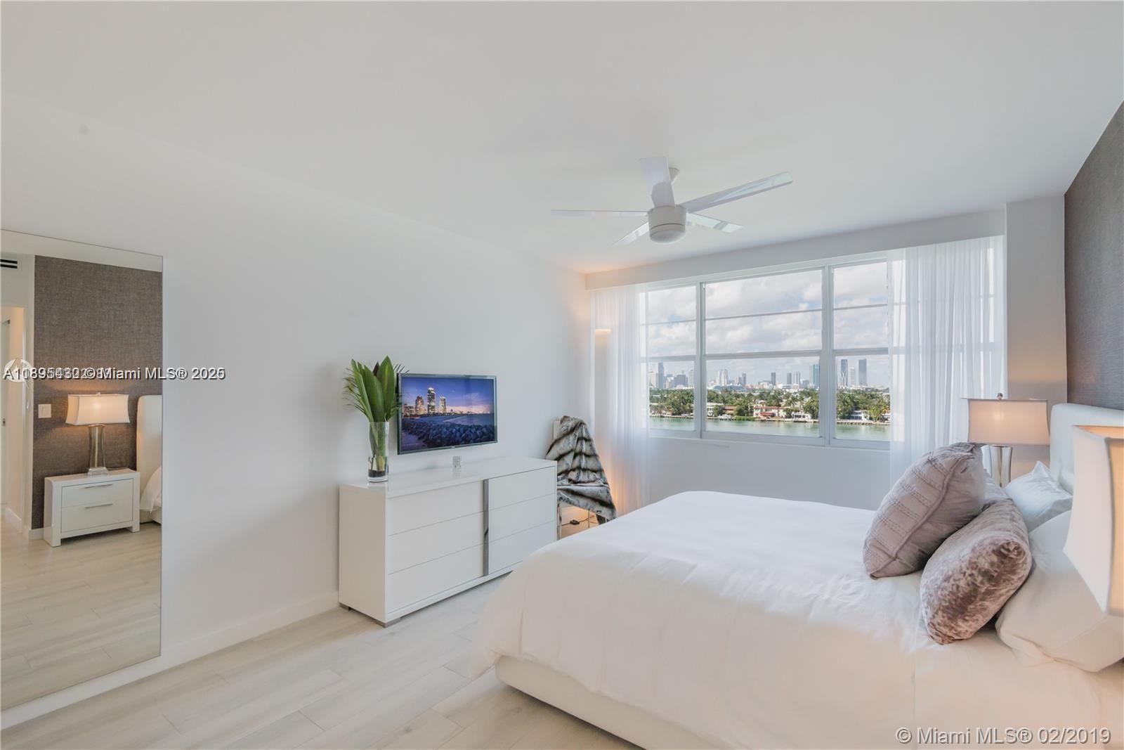 3 ISLAND CONDO - Residential