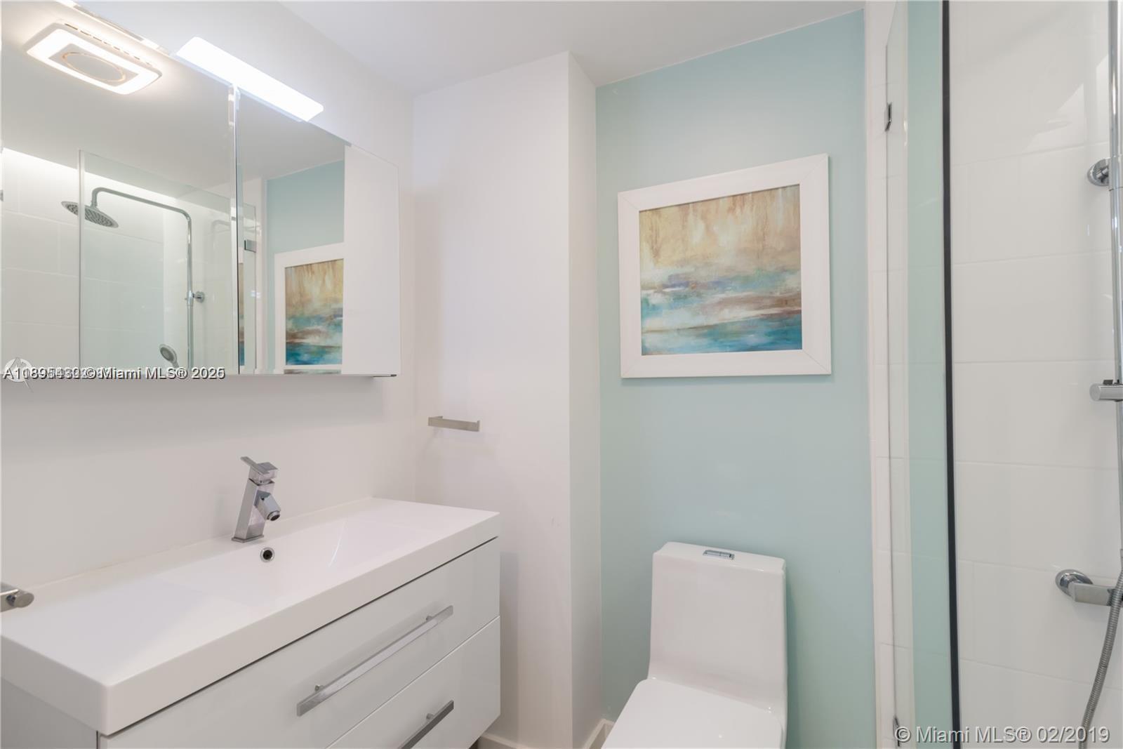 3 ISLAND CONDO - Residential