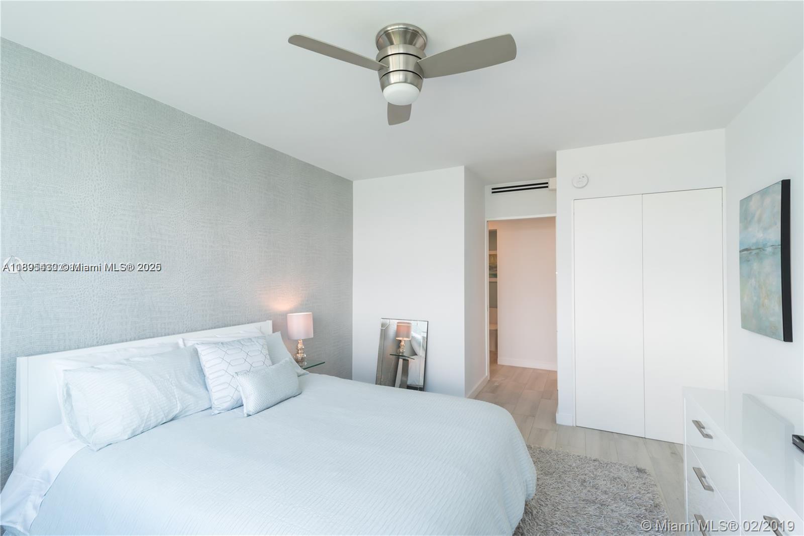 3 ISLAND CONDO - Residential