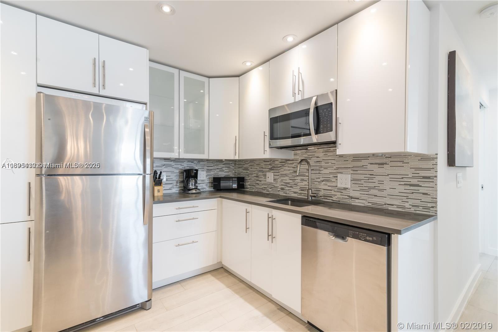 3 ISLAND CONDO - Residential