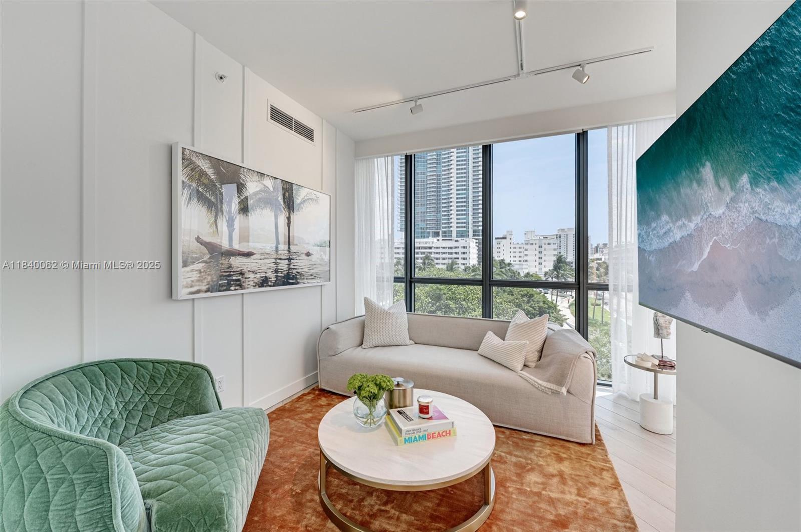 2201 Collins Ave 401, Miami Beach, FL, 33139/$1,650,000 2 2201 Collins Ave 401