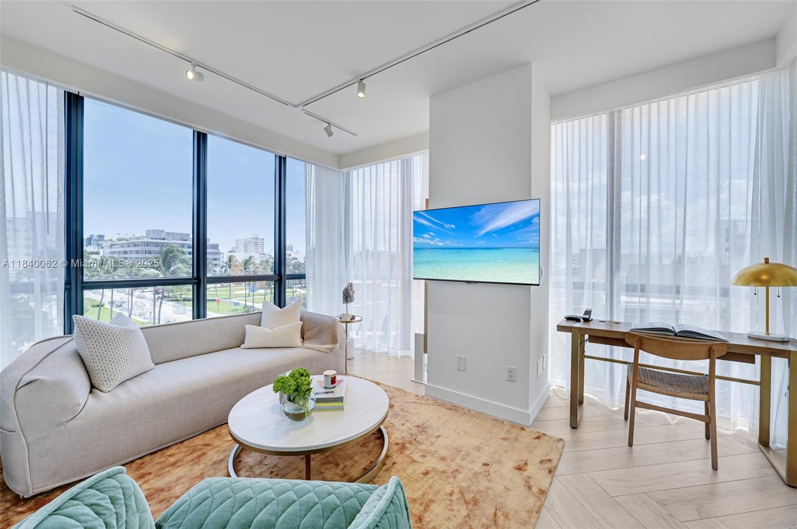 2201 Collins Ave 401, Miami Beach, FL, 33139/$1,650,000 1 2201 Collins Ave 401