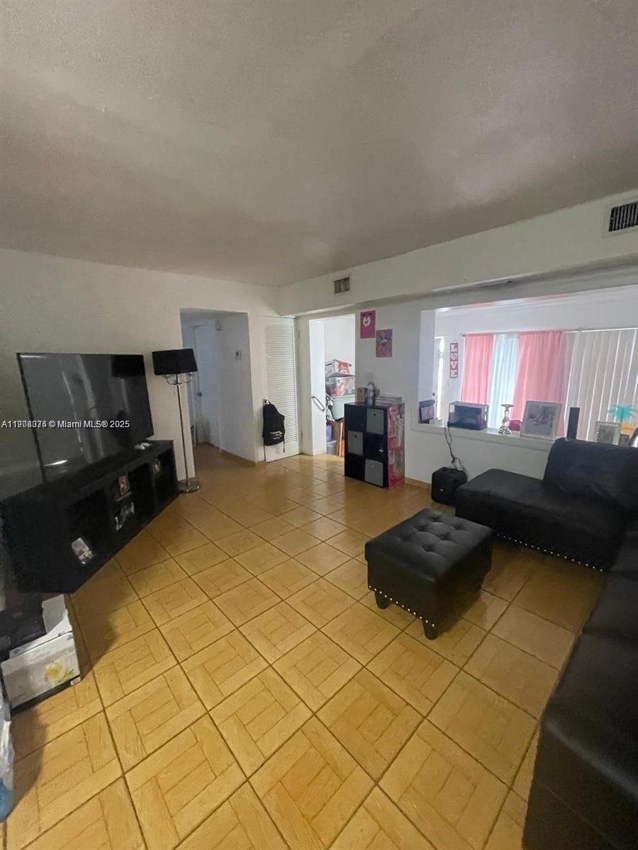 SOUTH HOLLYWOOD AMD PLAT - Residential Lease