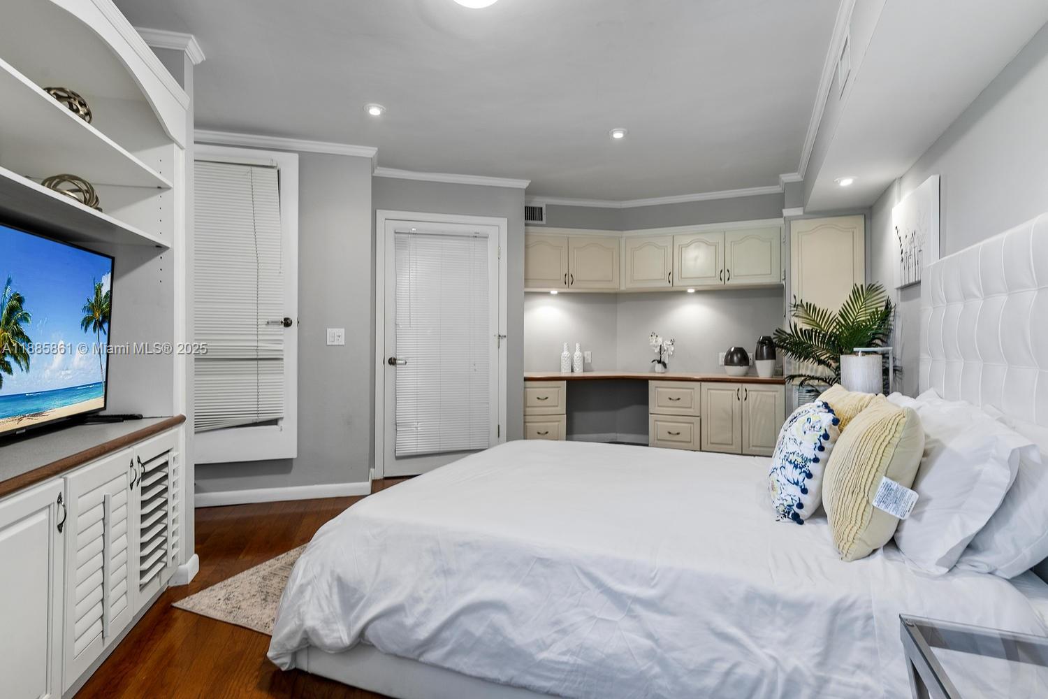 HARBOR BEACH - Residential