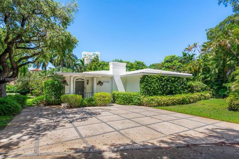 Photo of 1236 E Lake Dr, Fort Lauderdale, FL 33316 (MLS # A11885861)
