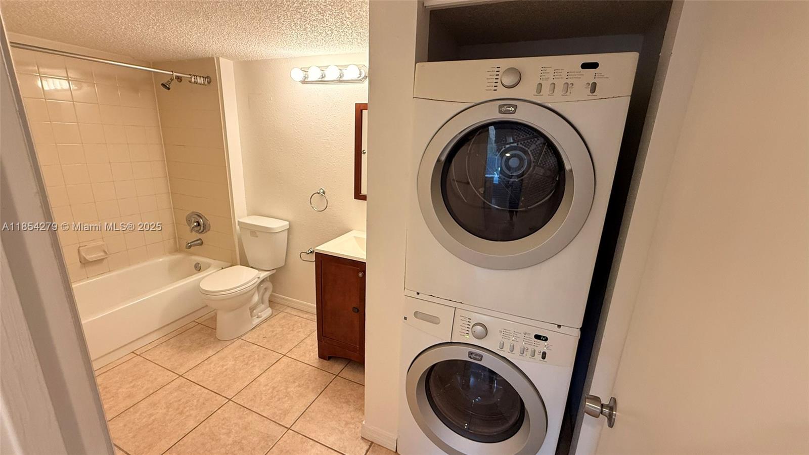 WINDWARD LAKES CONDO - Residential Lease