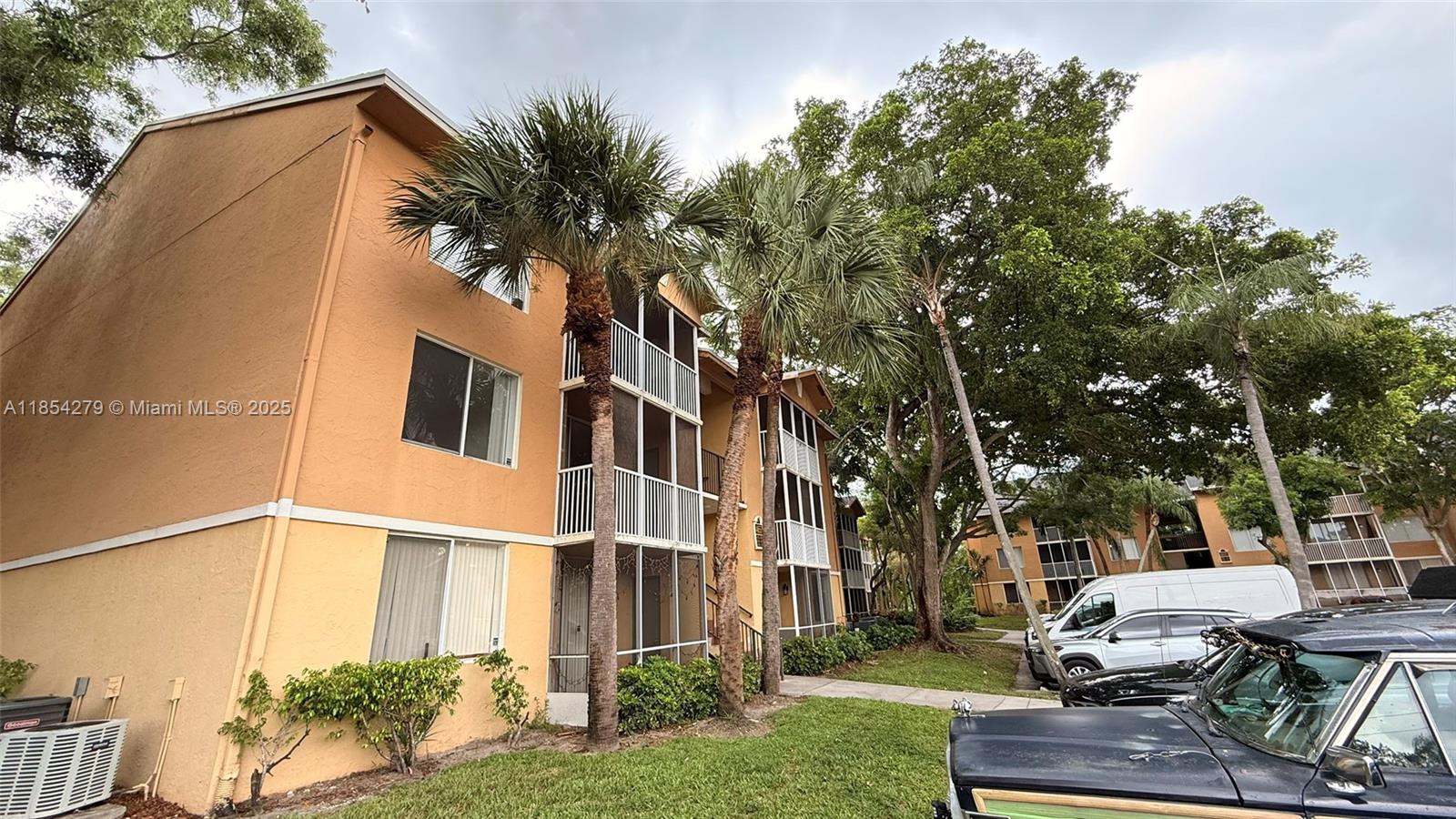 WINDWARD LAKES CONDO - Residential Lease