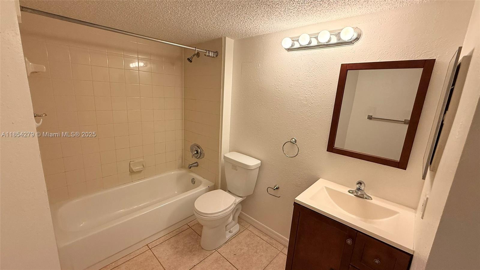 WINDWARD LAKES CONDO - Residential Lease