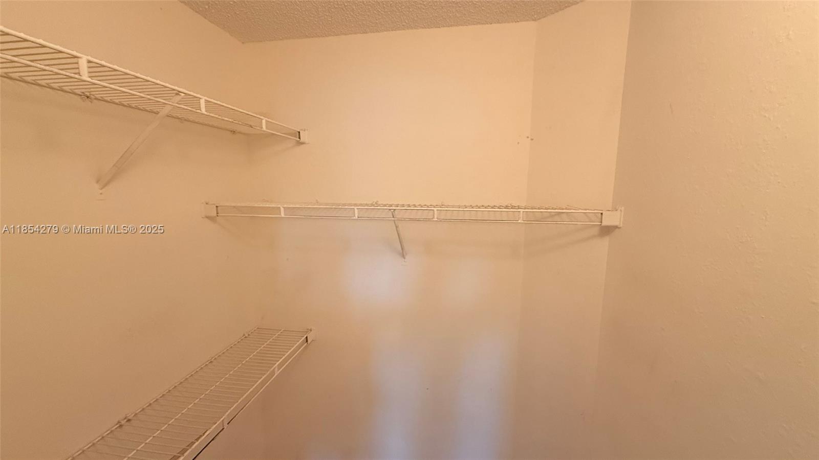 WINDWARD LAKES CONDO - Residential Lease