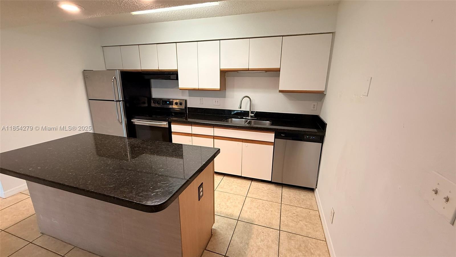 WINDWARD LAKES CONDO - Residential Lease