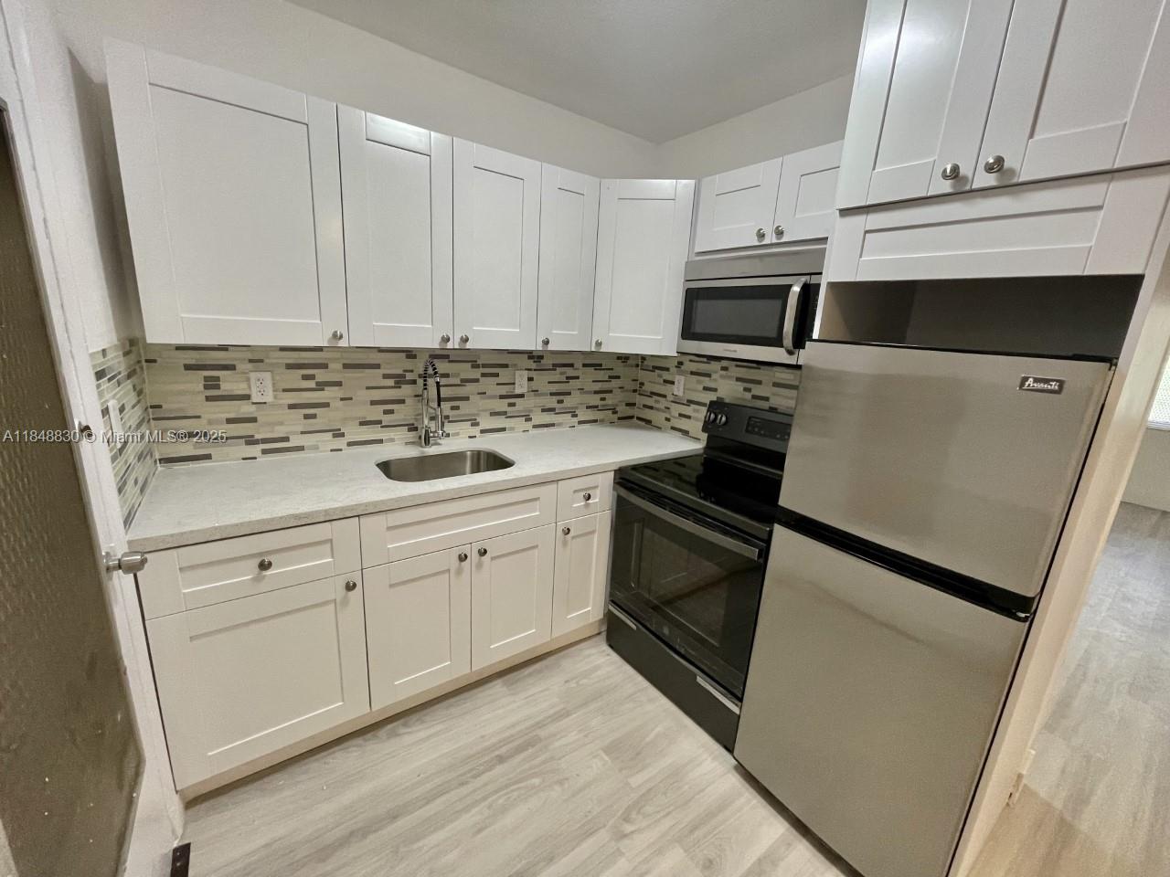 218 Santillane Ave 5