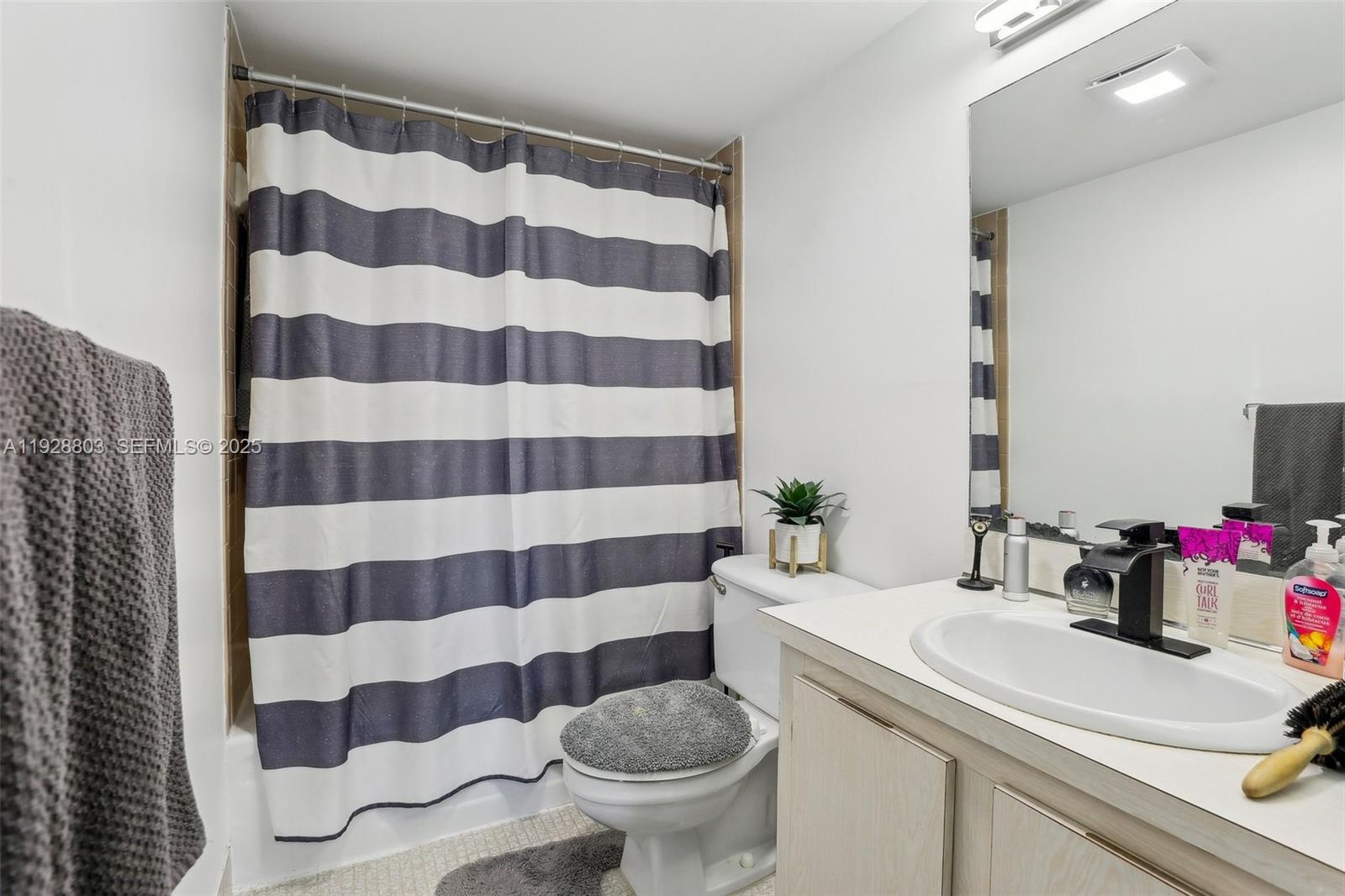 INVERWOOD CONDO - Residential