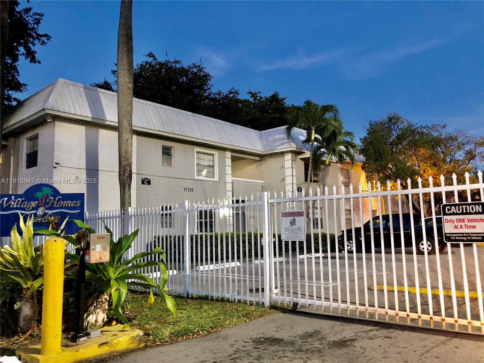 Property for Sale at 17255 Sw 95th Ave D-349, Palmetto Bay, Miami-Dade County, Florida - Bedrooms: 1 
Bathrooms: 1  - $174,900