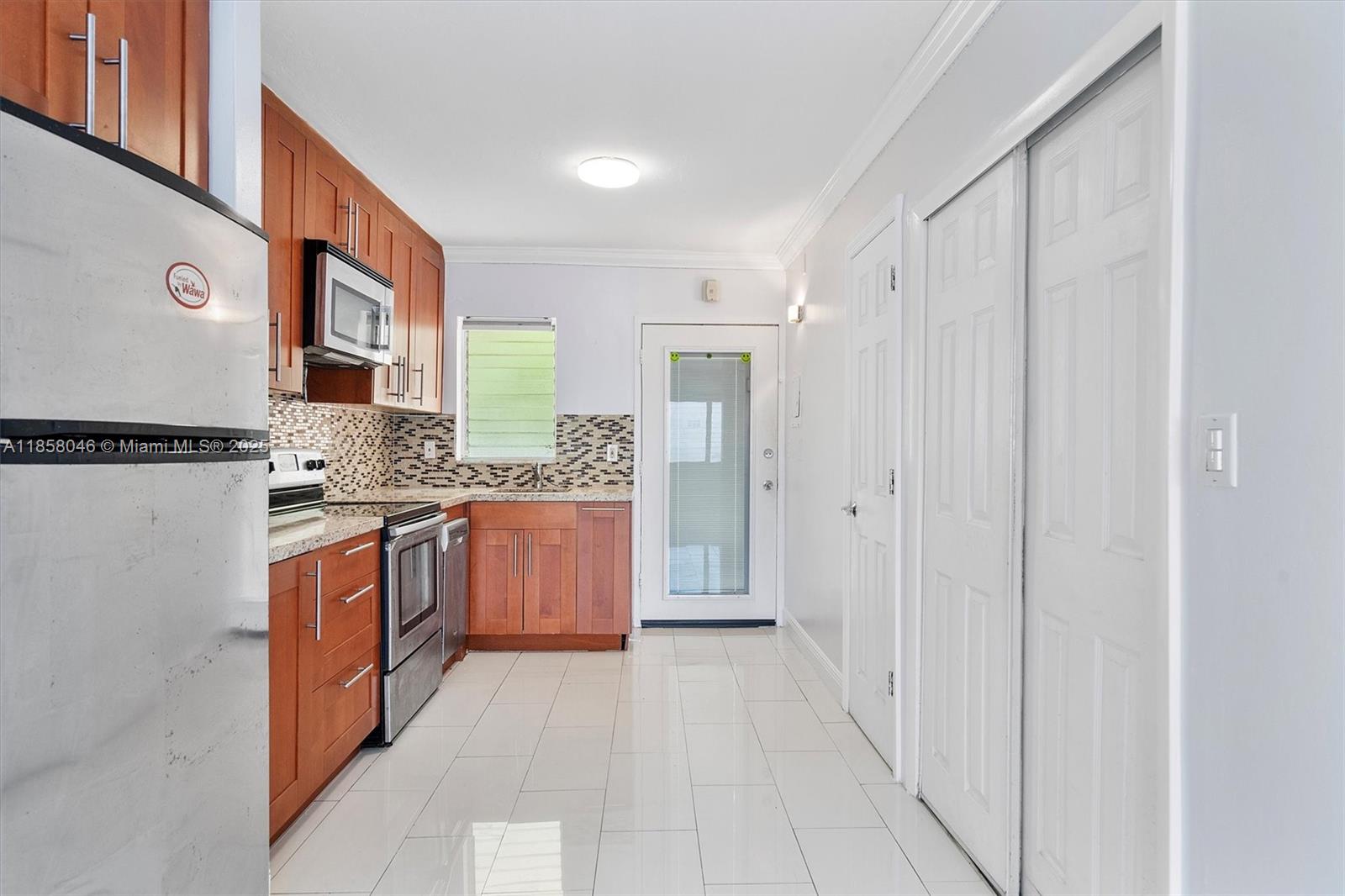 851 Meridian Ave 24