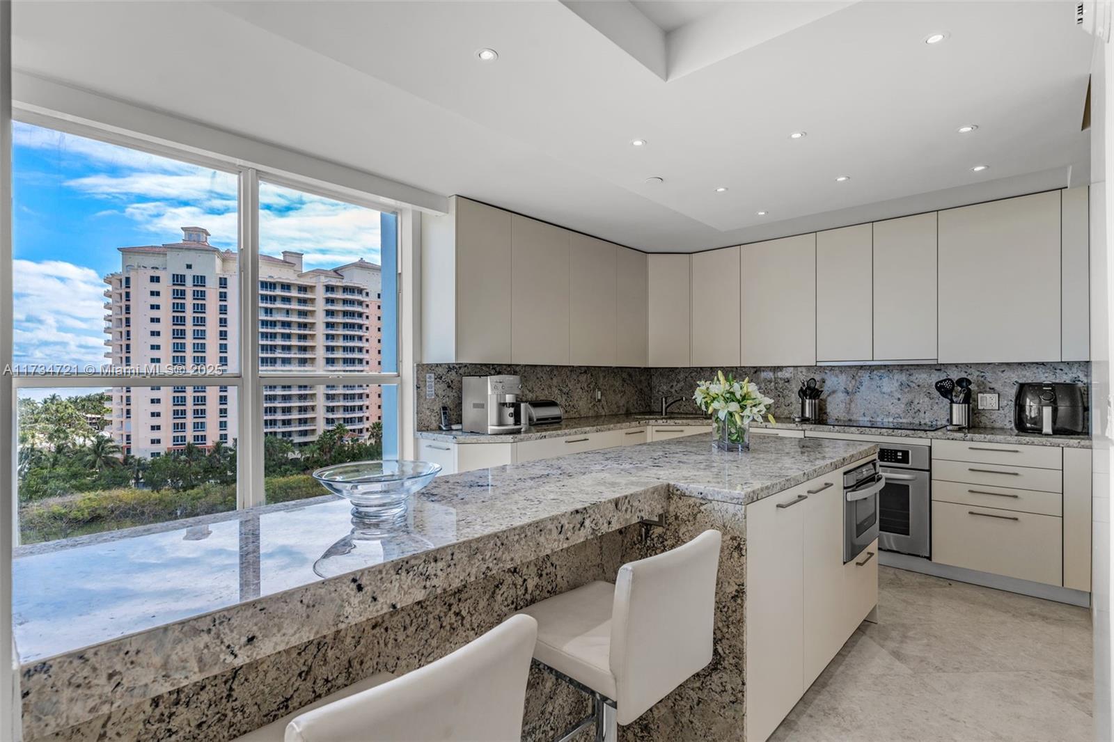 607 Ocean Dr 10J