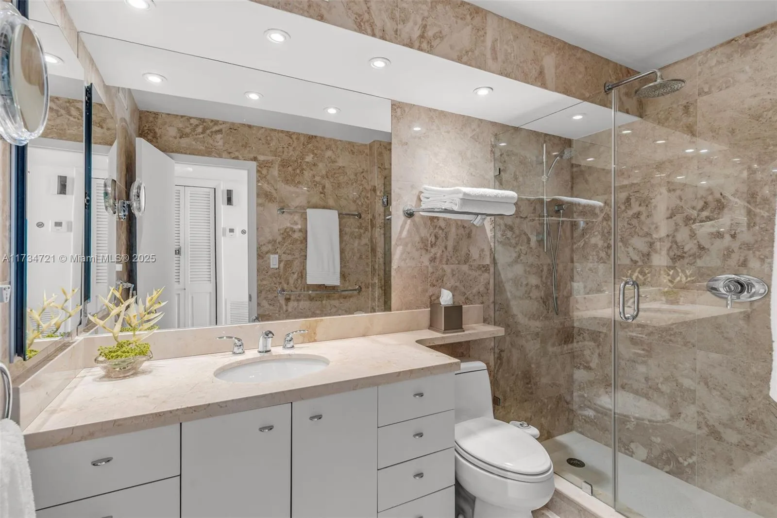 Key Biscayne, Florida 33149, United States, 2 Bedrooms Bedrooms, ,2 BathroomsBathrooms,Residential,Active,12533