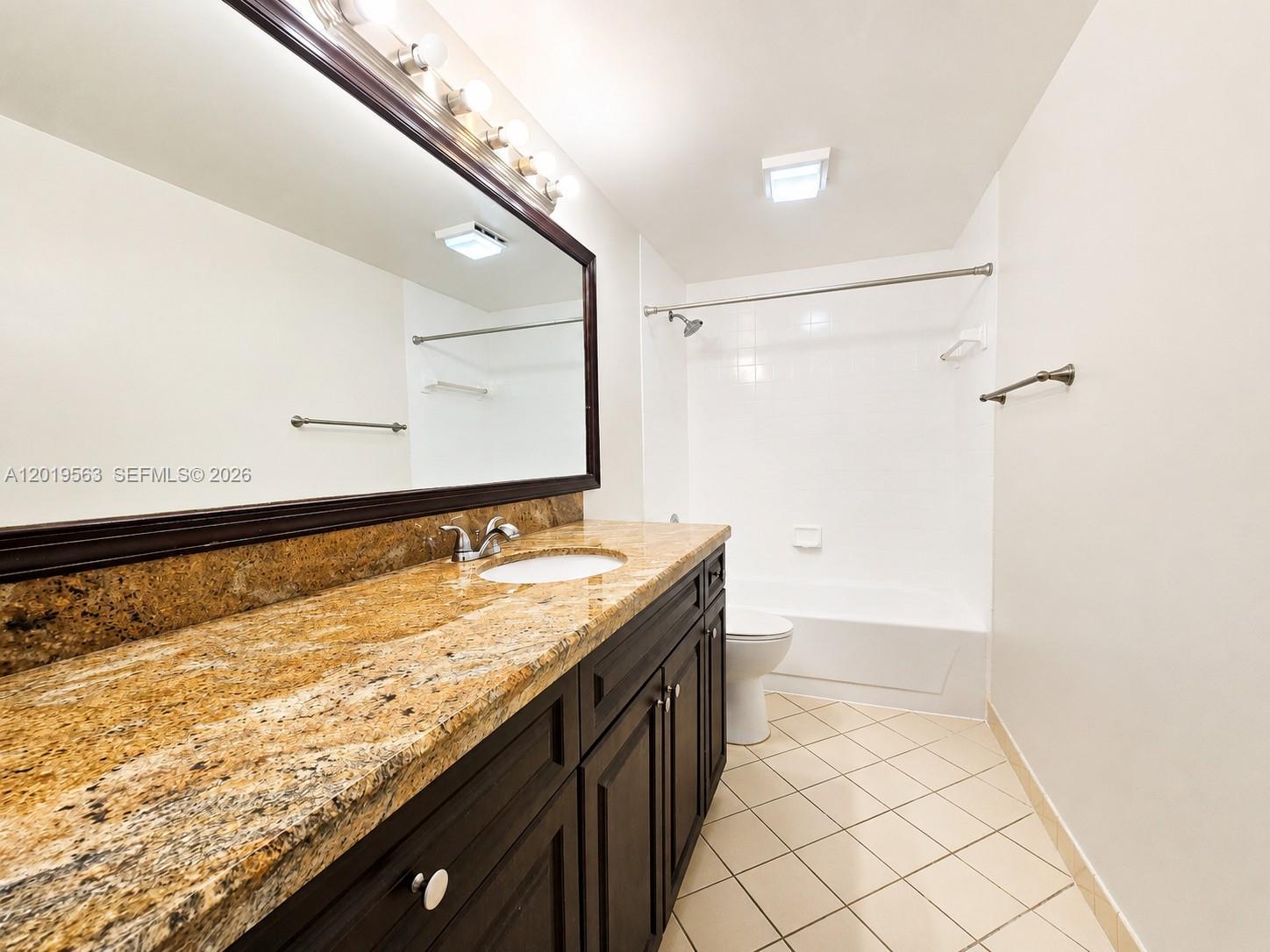 WATERSIDE LUXURY TOWNHOME - Residential