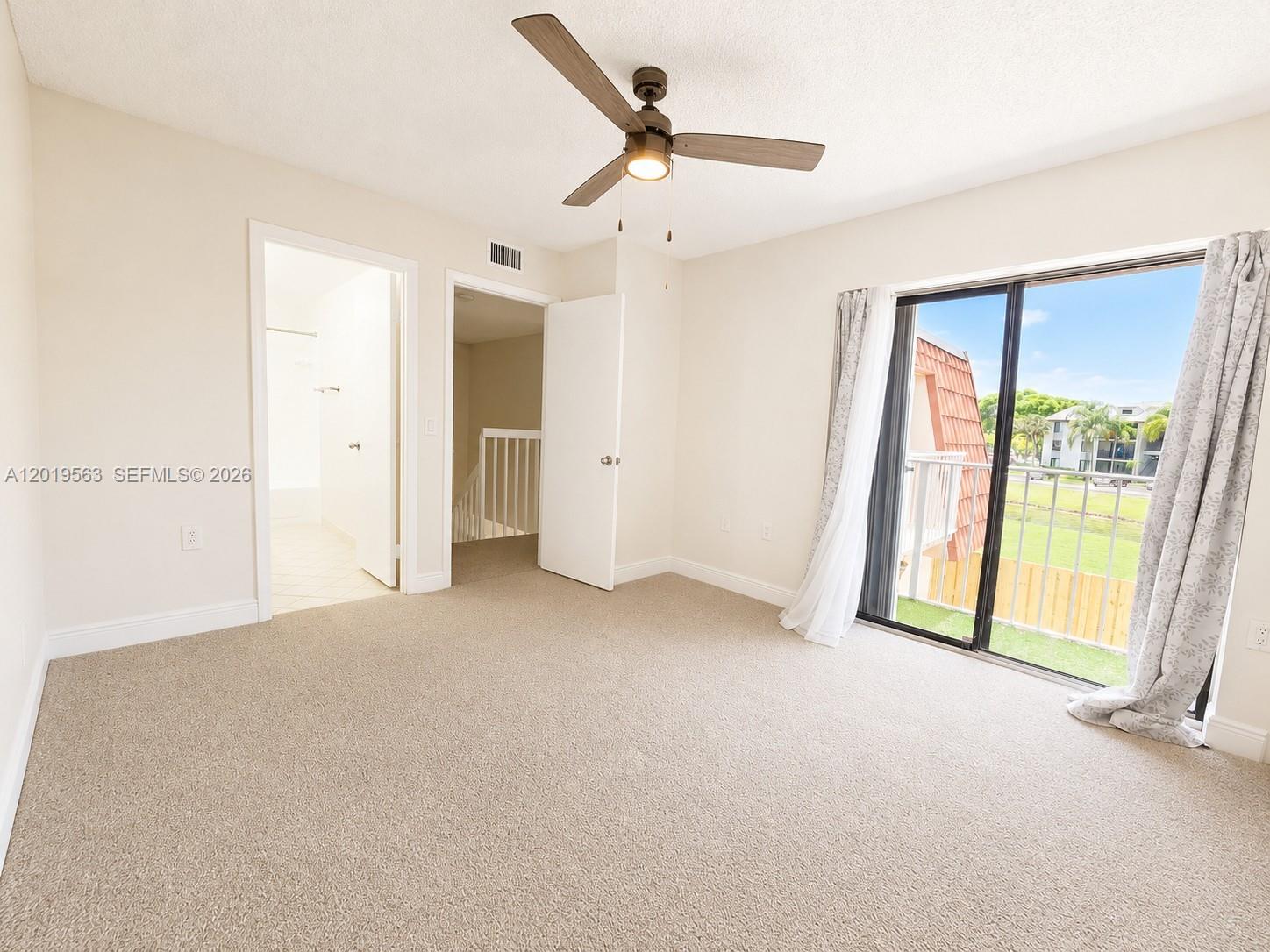 WATERSIDE LUXURY TOWNHOME - Residential