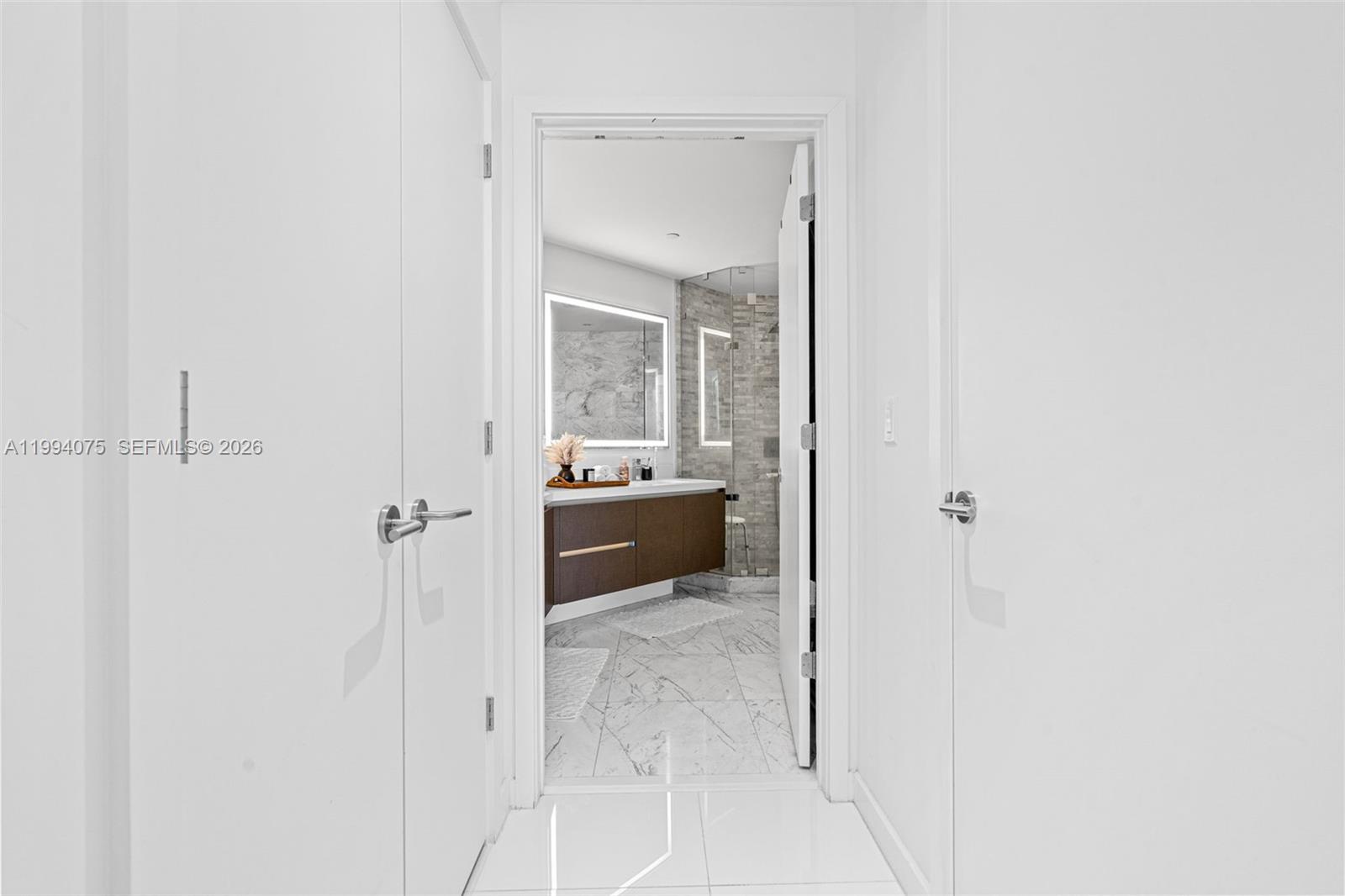 PARAMOUNT MIAMI WORLDCENT - Residential Lease