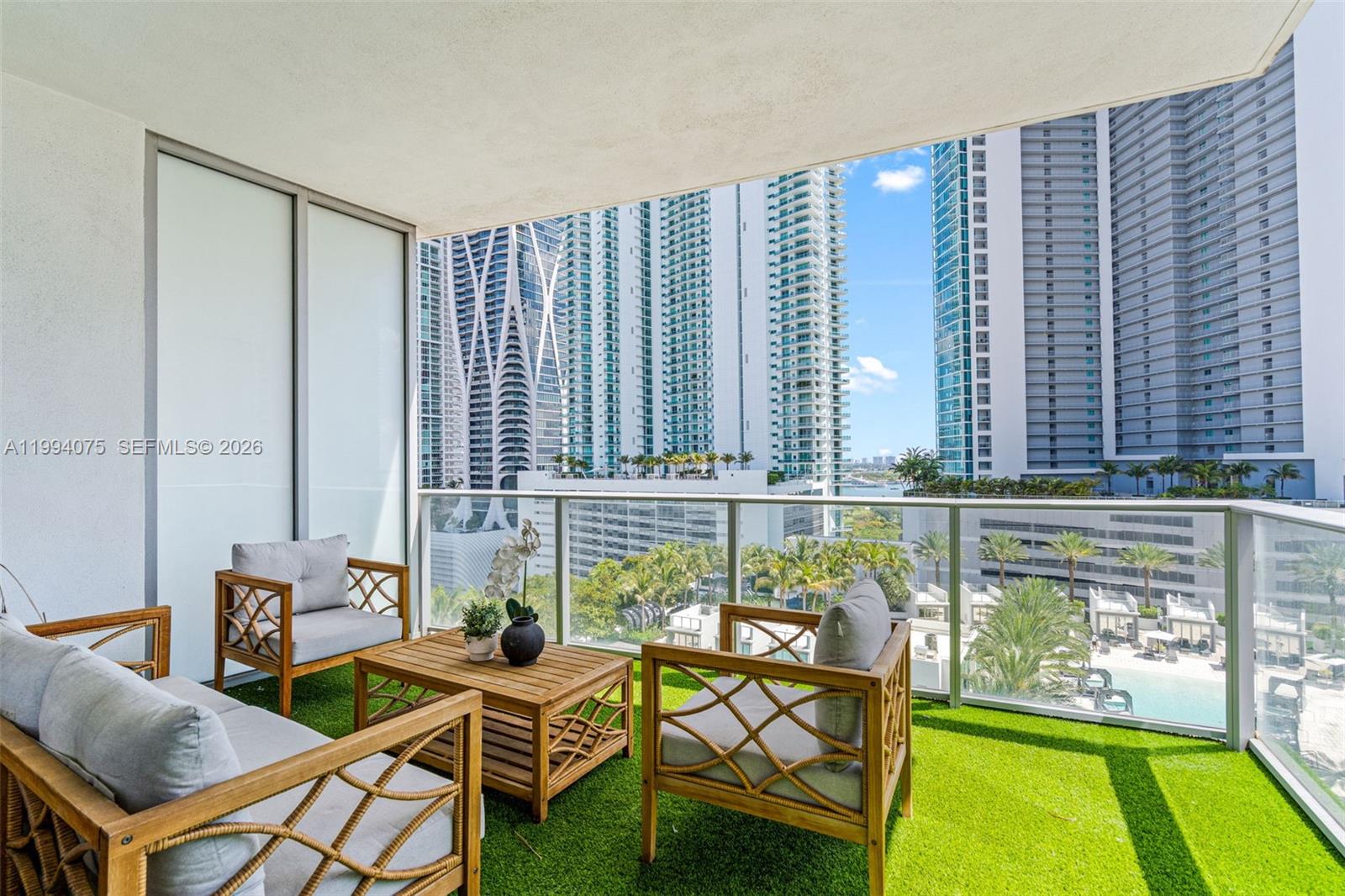 PARAMOUNT MIAMI WORLDCENT - Residential Lease
