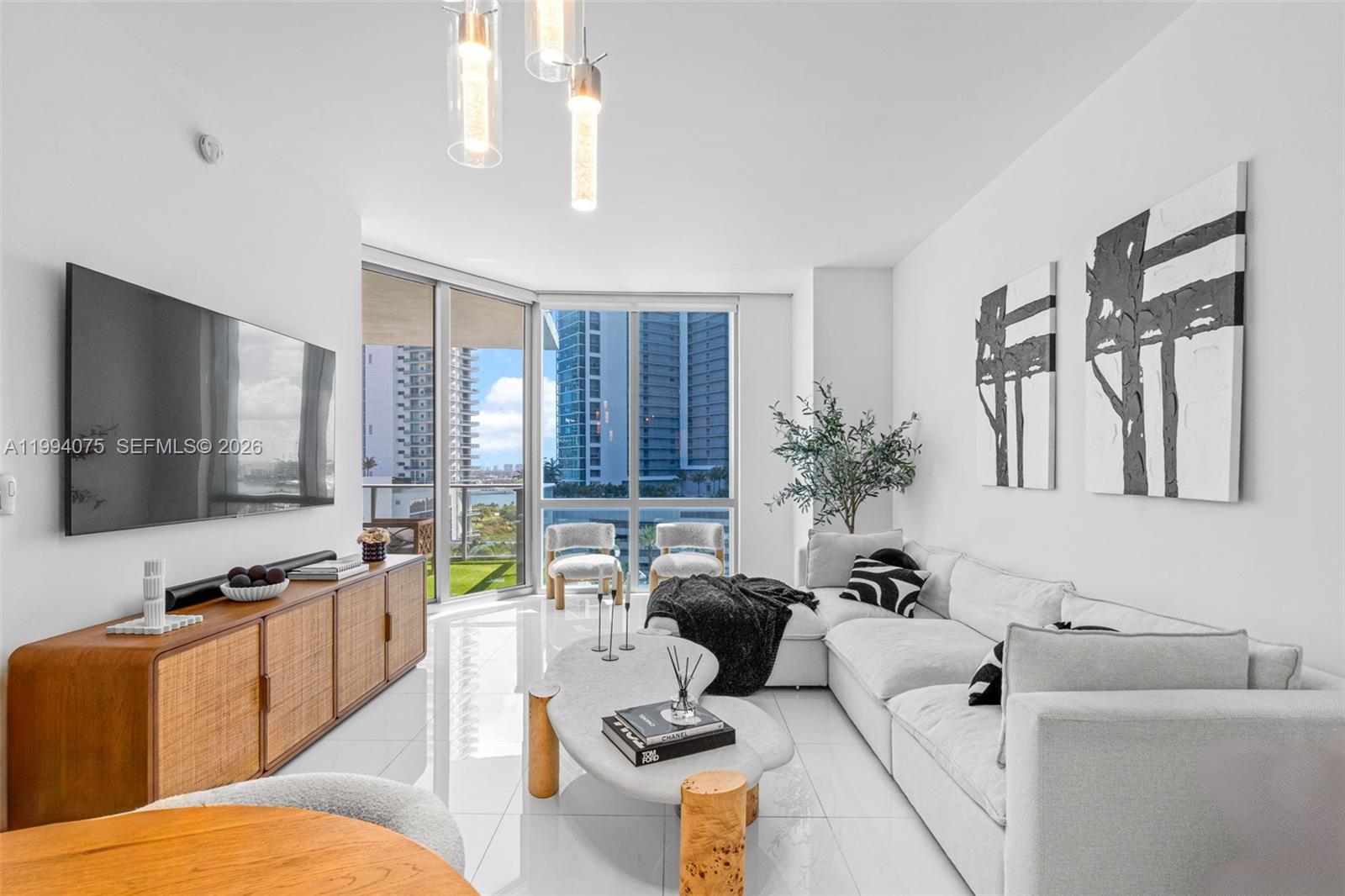 PARAMOUNT MIAMI WORLDCENT - Residential Lease