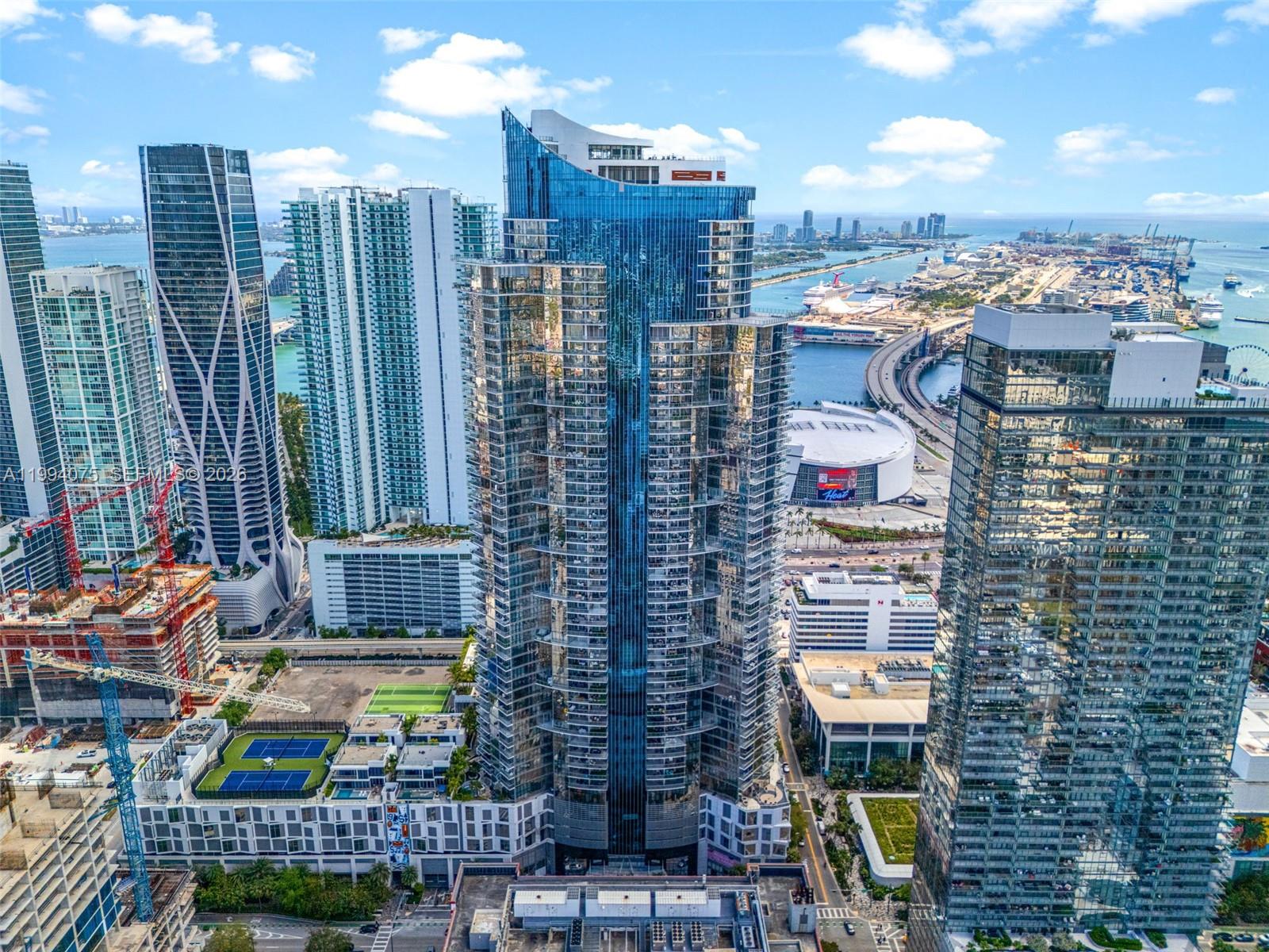 PARAMOUNT MIAMI WORLDCENT - Residential Lease