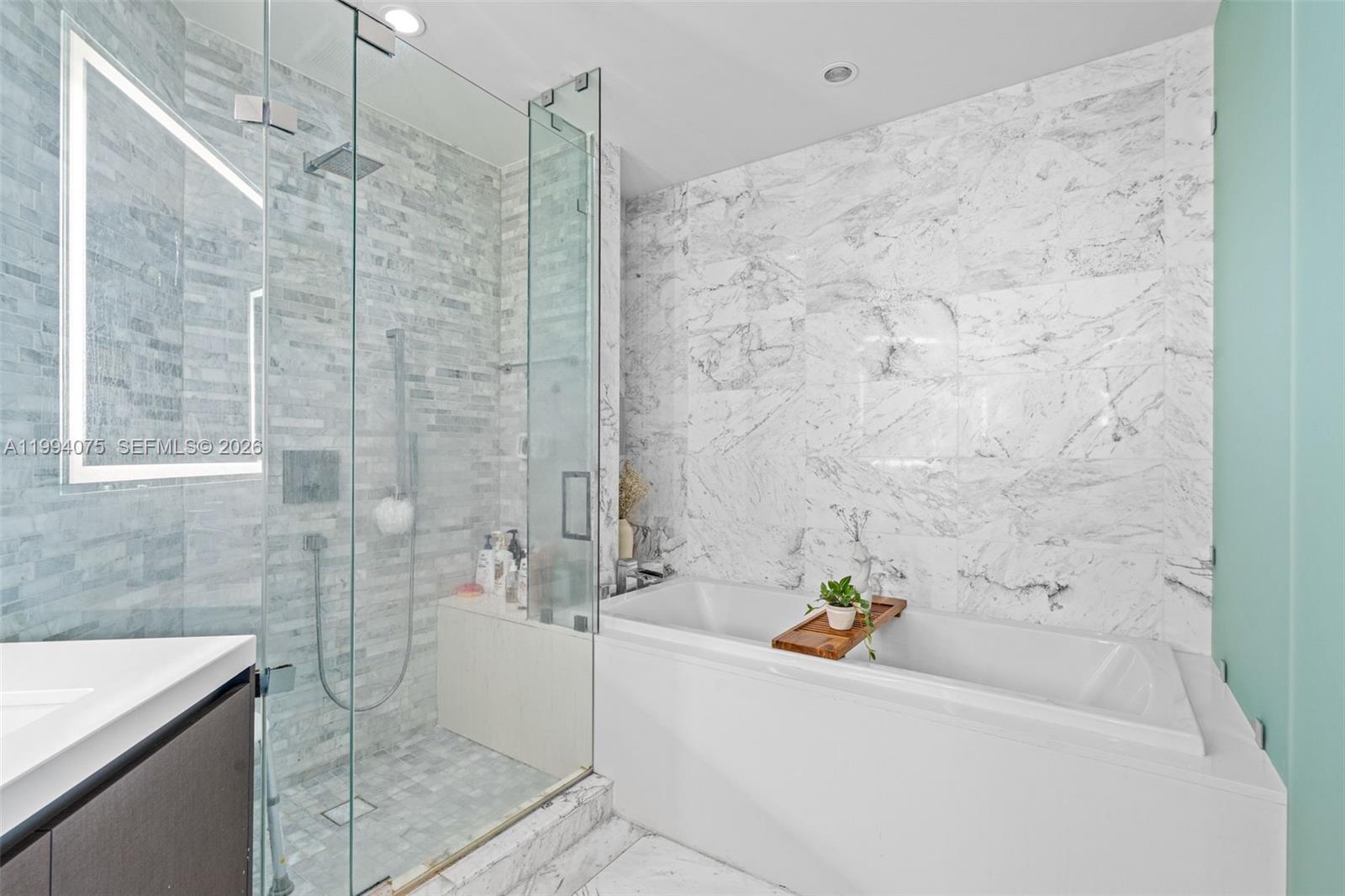 PARAMOUNT MIAMI WORLDCENT - Residential Lease